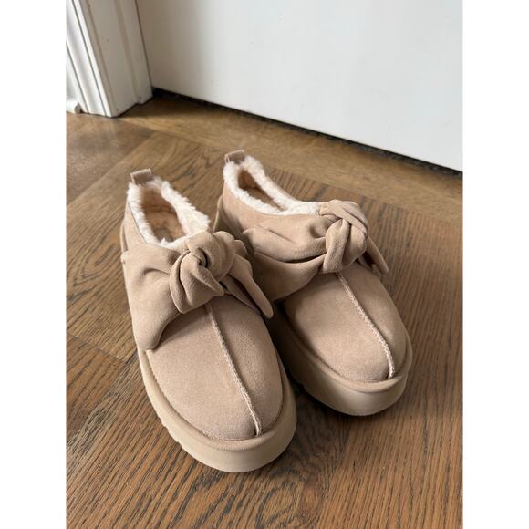 NWT Ugg Platform Slip-On Bow Sand Womens Size 7 - Picture 9 of 15